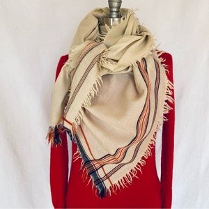 Wilfred Aritzia off white wool triangle scarf/shawl GUC